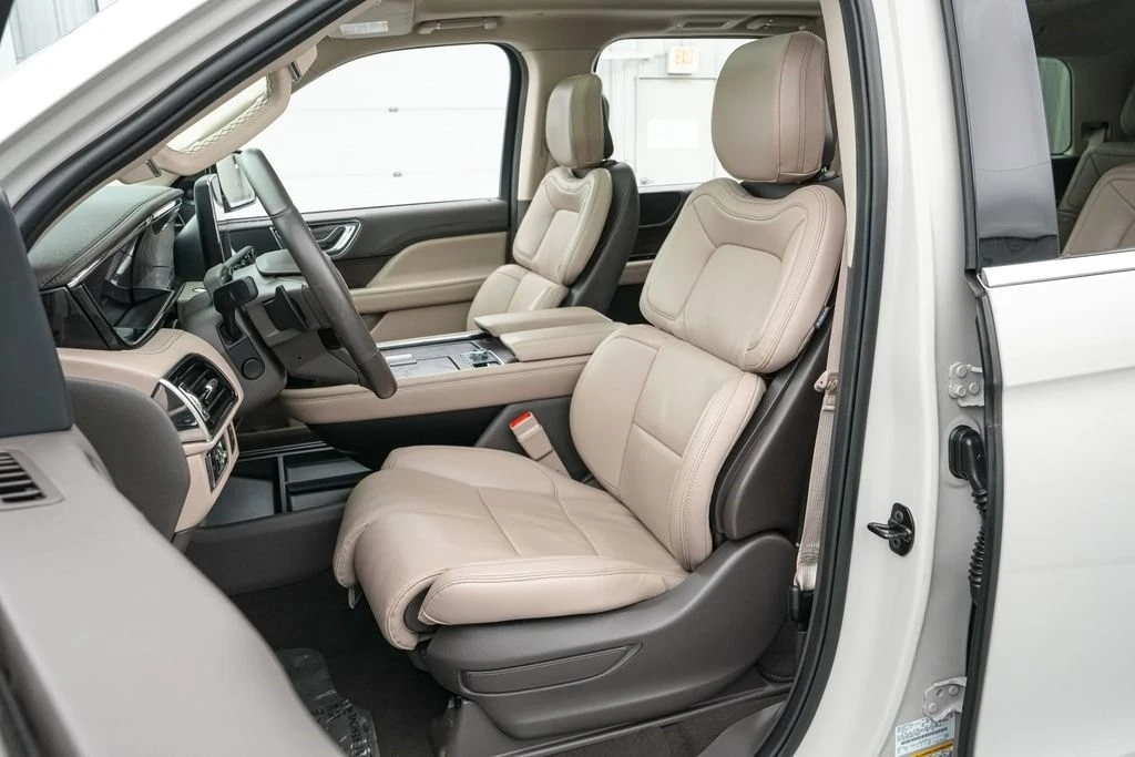 2024 Lincoln Navigator 4th Gen - Image 13 of 21