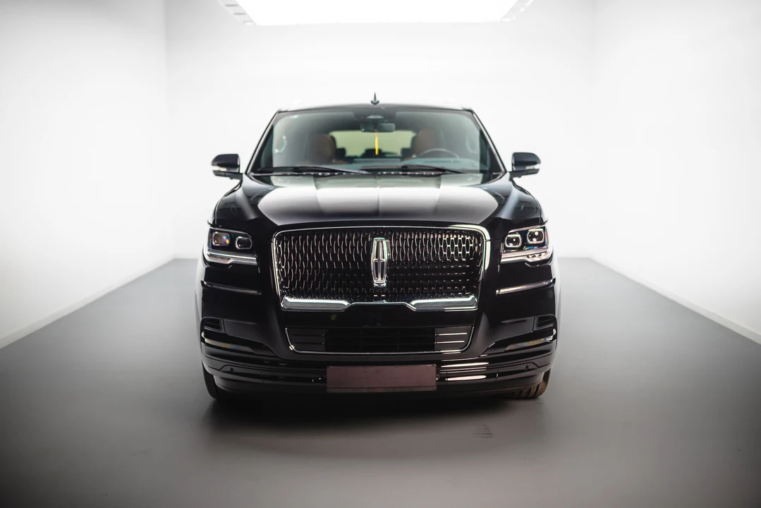 2024 Lincoln Navigator 4th Gen - Image 2 of 31