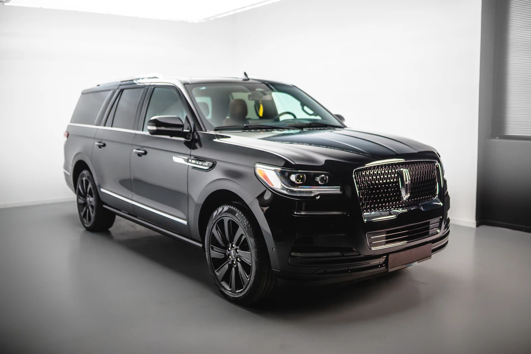 2024 Lincoln Navigator 4th Gen - Image 3 of 31