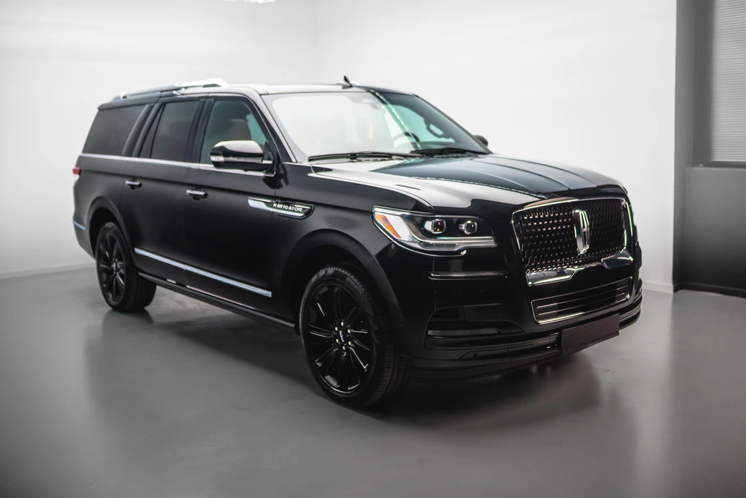 2024 Lincoln Navigator 4th Gen - Image 9 of 31