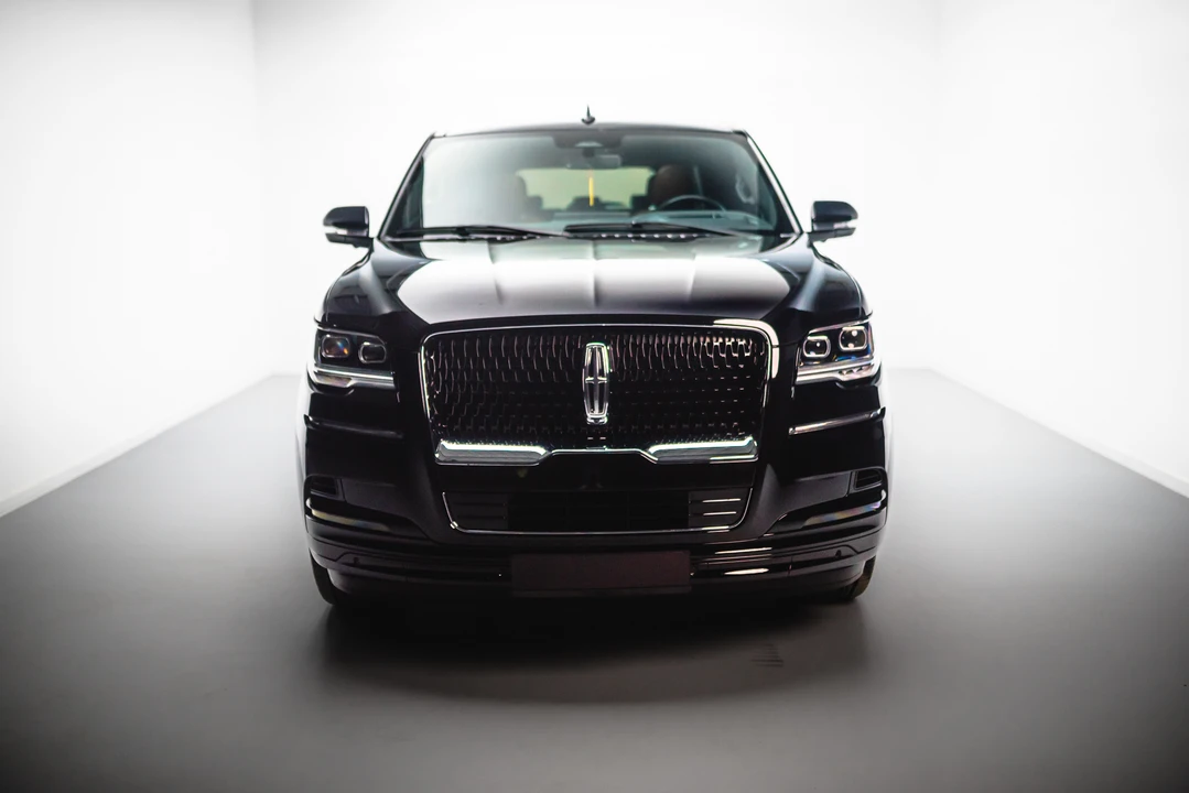 2024 Lincoln Navigator 4th Gen - Image 8 of 31