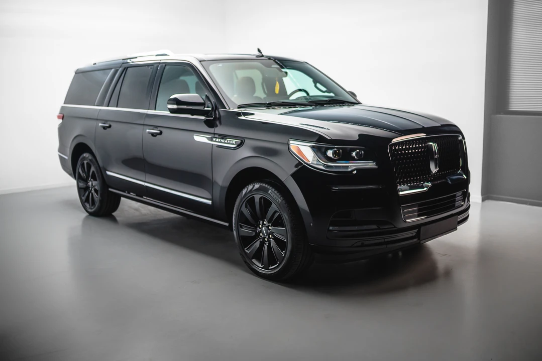 2024 Lincoln Navigator 4th Gen - Image 11 of 31