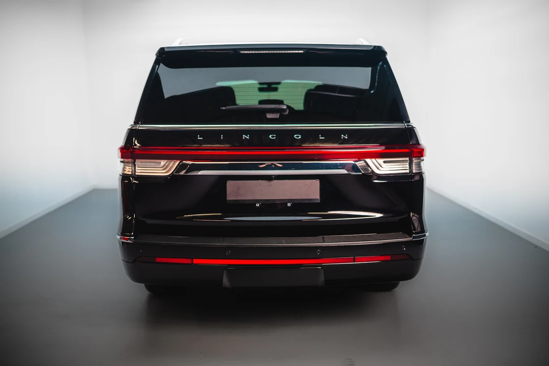 2024 Lincoln Navigator 4th Gen - Image 5 of 31