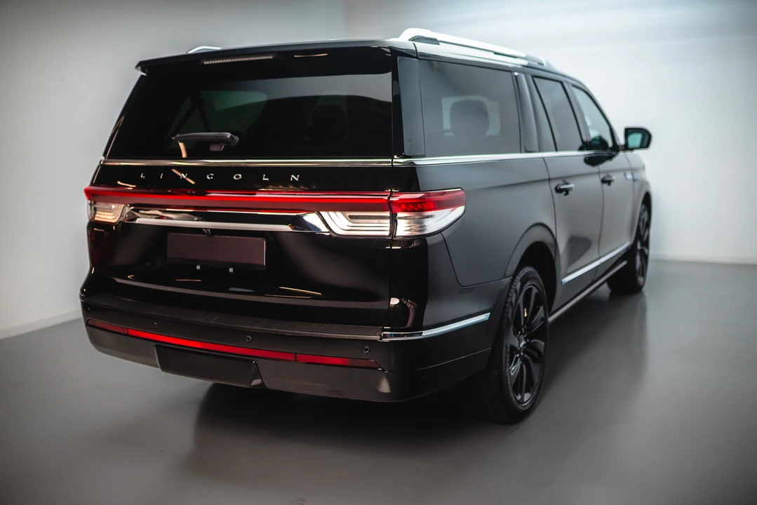 2024 Lincoln Navigator 4th Gen - Image 4 of 31