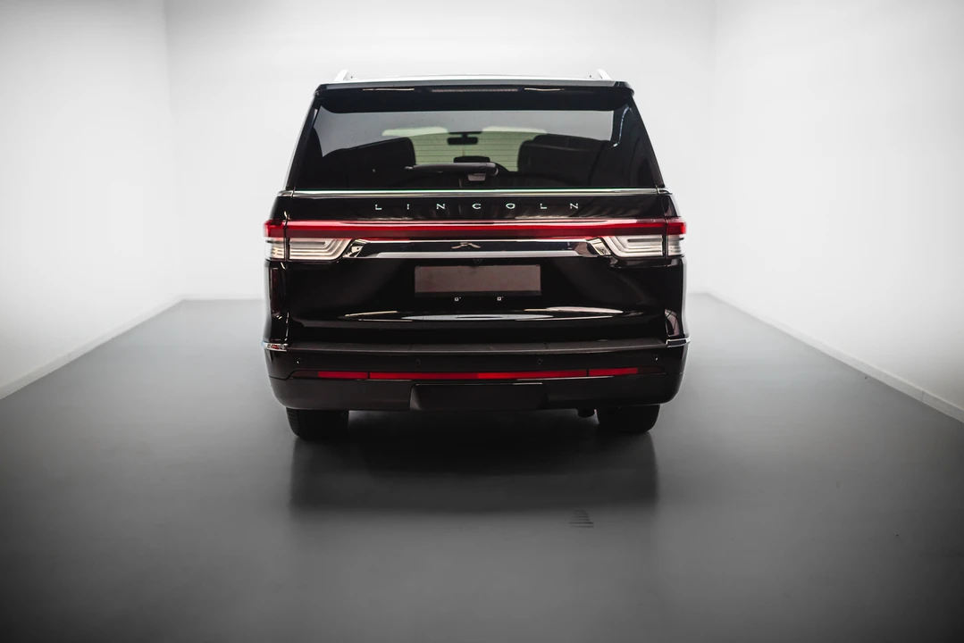 2024 Lincoln Navigator 4th Gen - Image 13 of 31