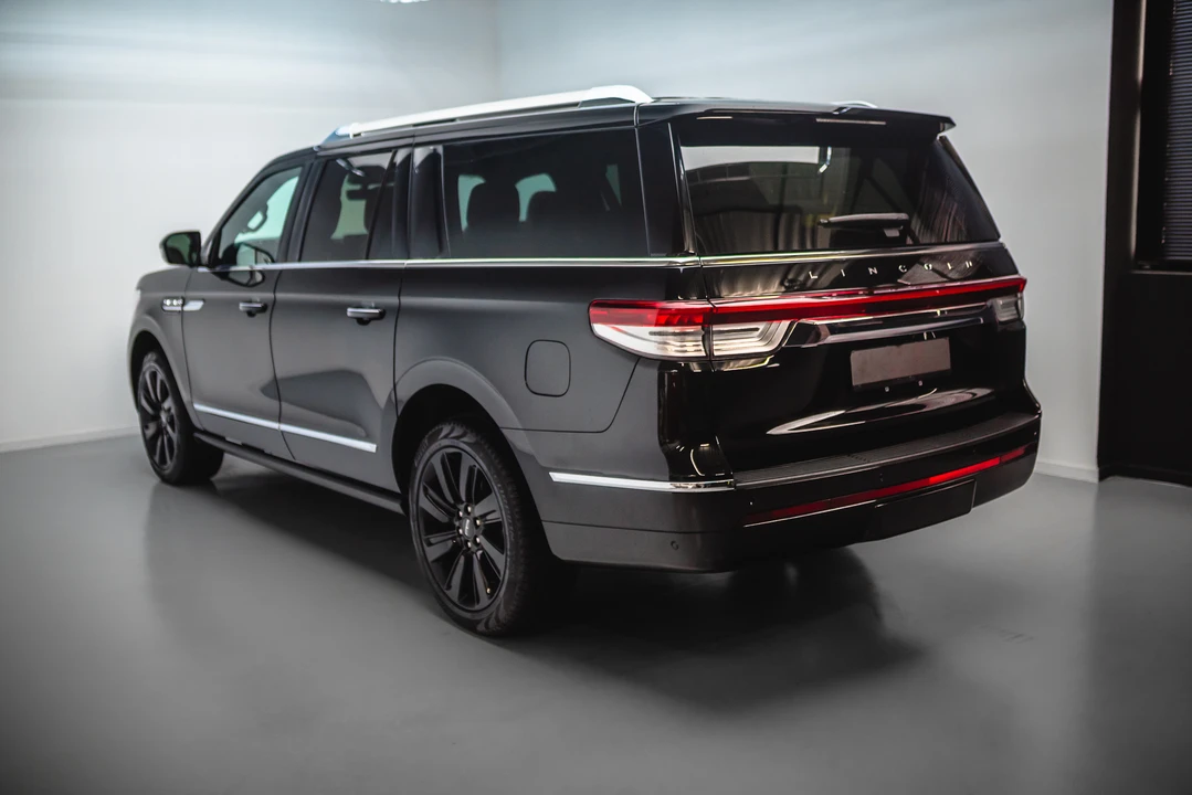 2024 Lincoln Navigator 4th Gen - Image 14 of 31