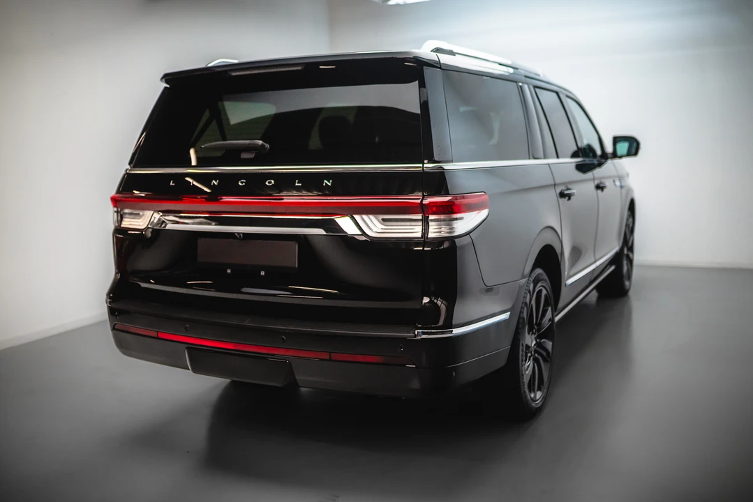 2024 Lincoln Navigator 4th Gen - Image 15 of 31