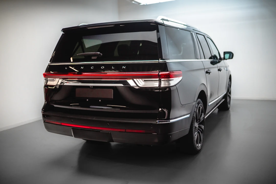 2024 Lincoln Navigator 4th Gen - Image 16 of 31