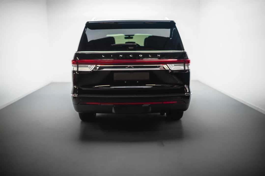 2024 Lincoln Navigator 4th Gen - Image 19 of 31