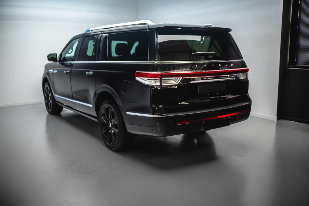 2024 Lincoln Navigator 4th Gen - Image 20 of 31