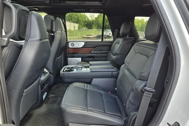2024 Lincoln Navigator 4th Gen - Image 7 of 12