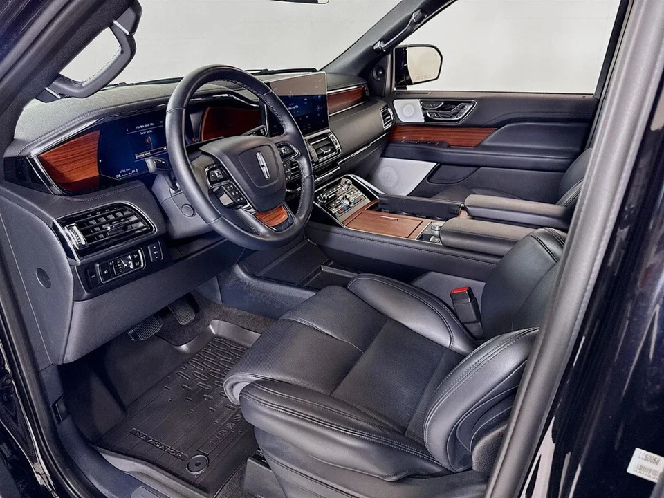 2024 Lincoln Navigator 4th Gen - Image 12 of 12