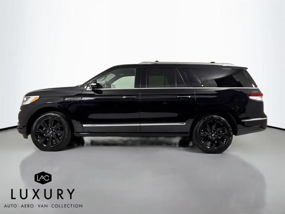 2024 Lincoln Navigator 4th Gen - Image 8 of 12