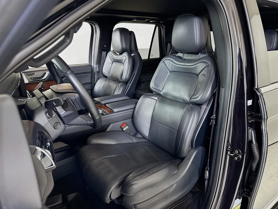 2024 Lincoln Navigator 4th Gen - Image 11 of 12