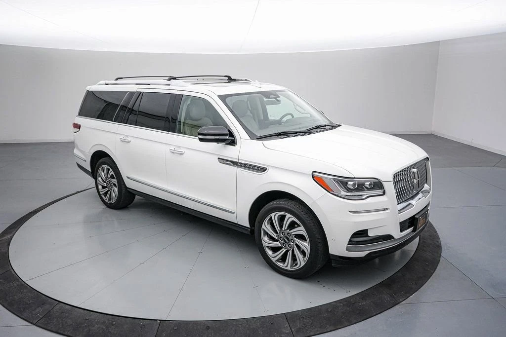 2024 Lincoln Navigator 4th Gen - Image 2 of 21