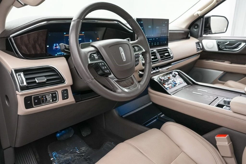 2024 Lincoln Navigator 4th Gen - Image 15 of 21