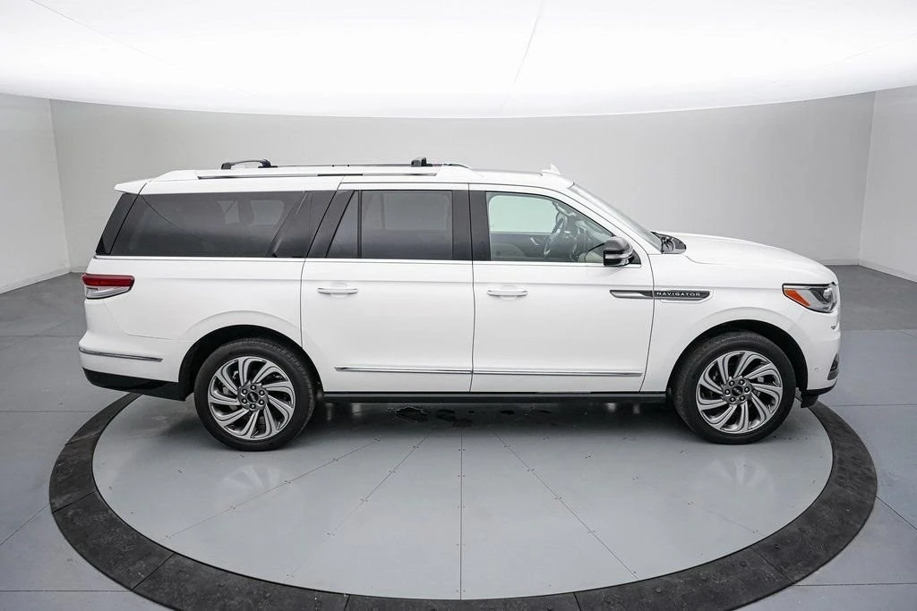2024 Lincoln Navigator 4th Gen - Image 4 of 21