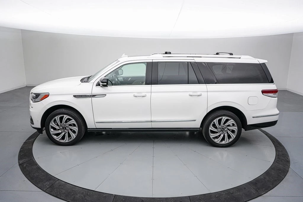 2024 Lincoln Navigator 4th Gen - Image 8 of 21