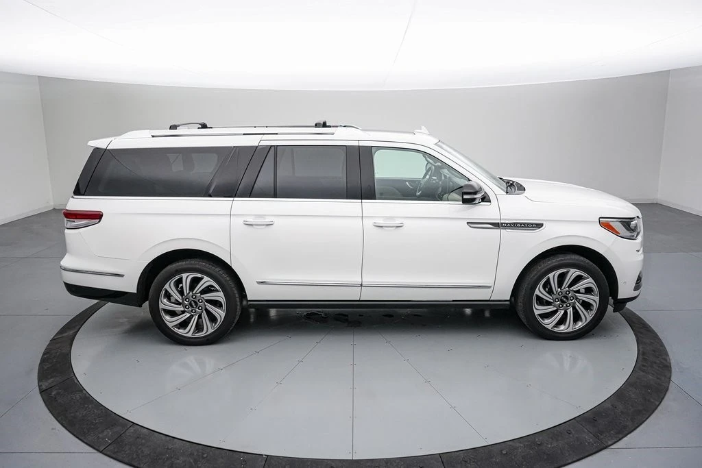2024 Lincoln Navigator 4th Gen - Image 4 of 21