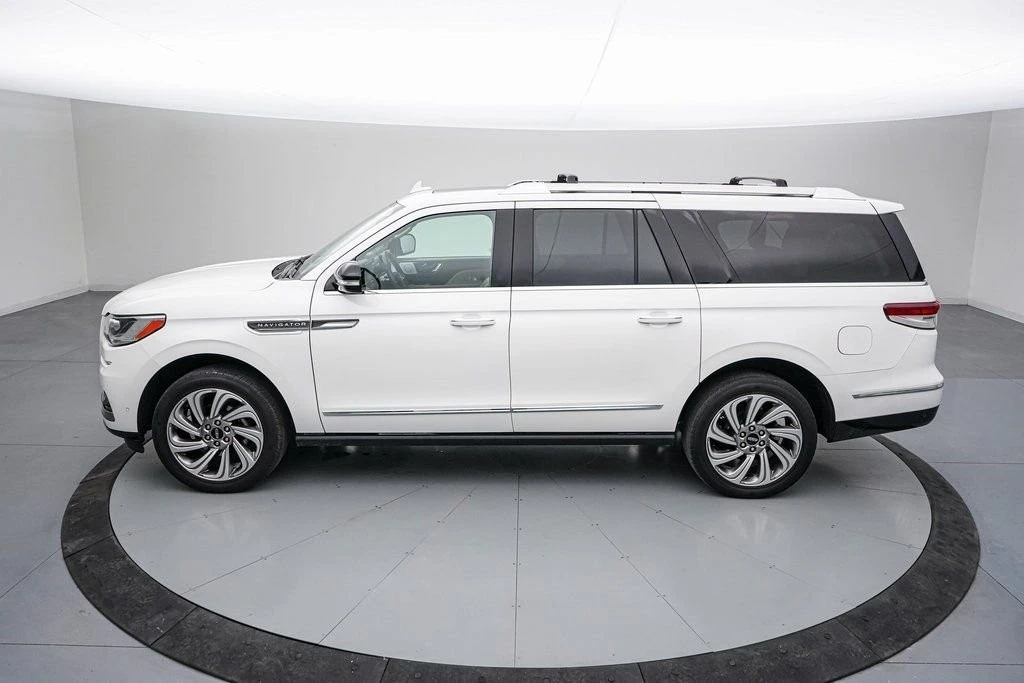 2024 Lincoln Navigator 4th Gen - Image 8 of 21
