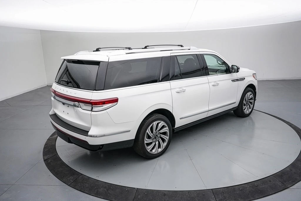 2024 Lincoln Navigator 4th Gen - Image 5 of 21