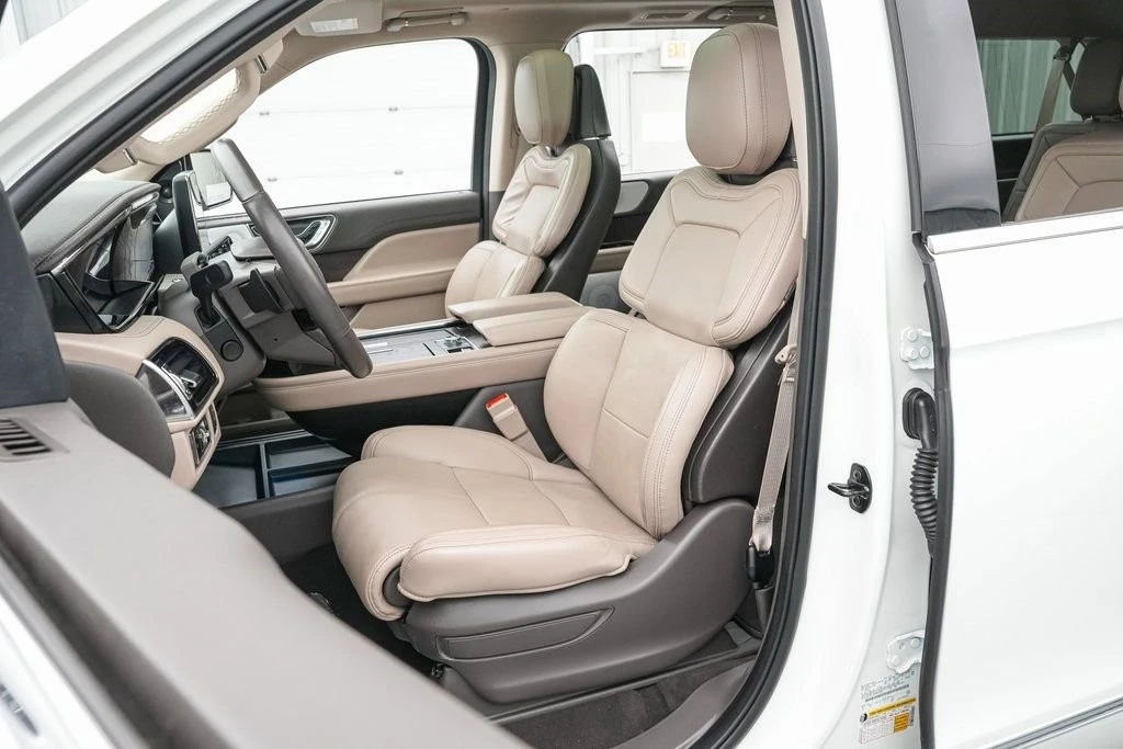 2024 Lincoln Navigator 4th Gen - Image 14 of 21