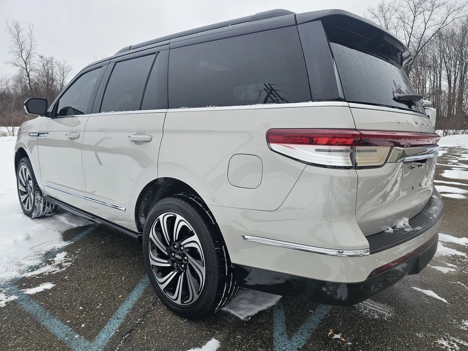 2024 Lincoln Navigator 4th Gen - Image 21 of 21