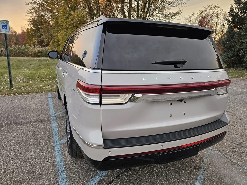 2024 Lincoln Navigator 4th Gen - Image 19 of 21