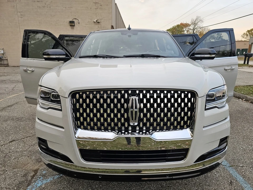 2024 Lincoln Navigator 4th Gen - Image 14 of 21