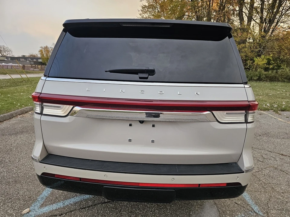 2024 Lincoln Navigator 4th Gen - Image 20 of 21