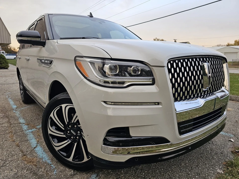 2024 Lincoln Navigator 4th Gen - Image 4 of 21