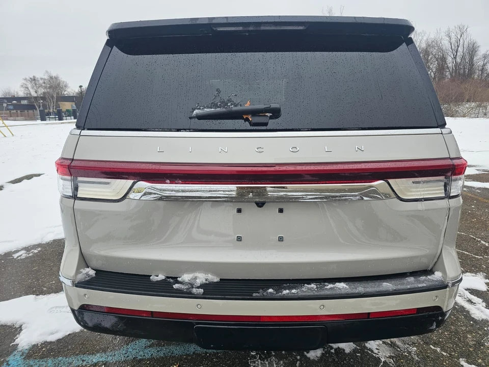 2024 Lincoln Navigator 4th Gen - Image 18 of 21