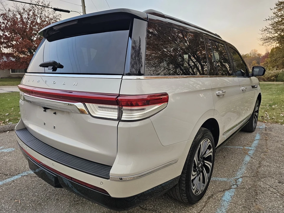 2024 Lincoln Navigator 4th Gen - Image 21 of 21