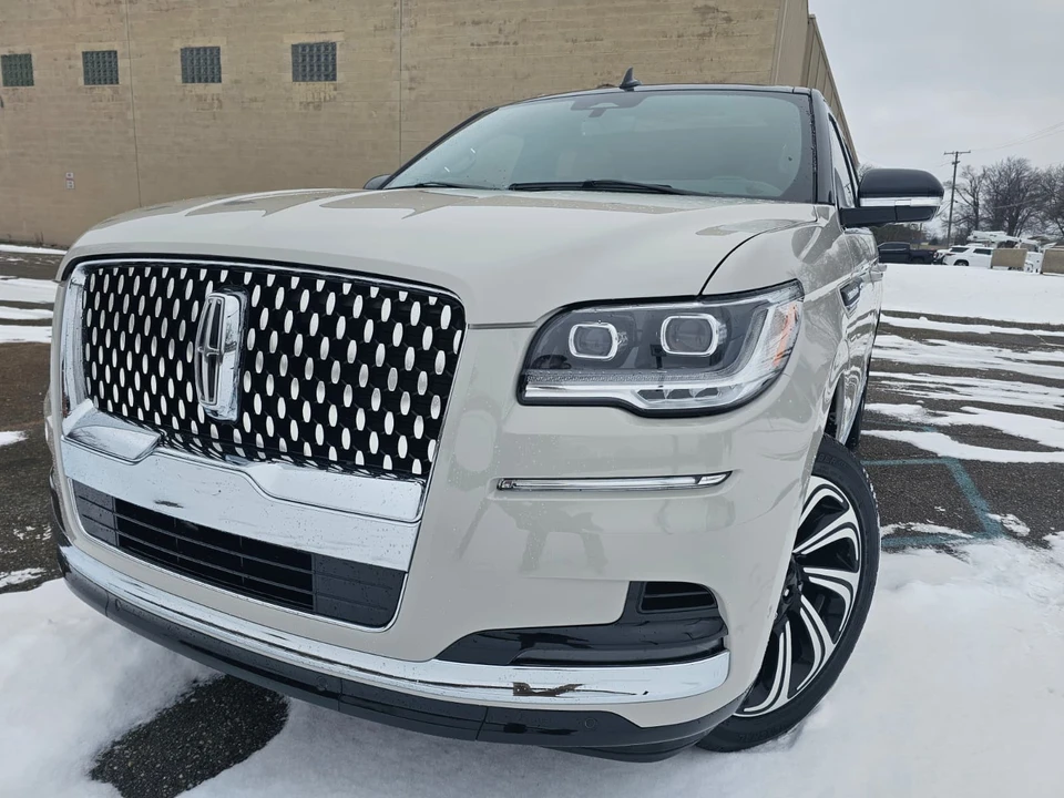 2024 Lincoln Navigator 4th Gen - Image 2 of 21