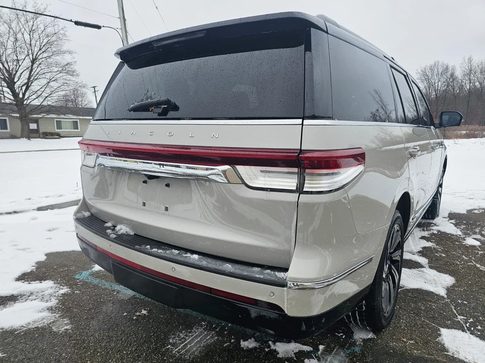 2024 Lincoln Navigator 4th Gen - Image 21 of 21