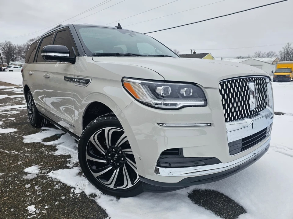 2024 Lincoln Navigator 4th Gen - Image 4 of 21
