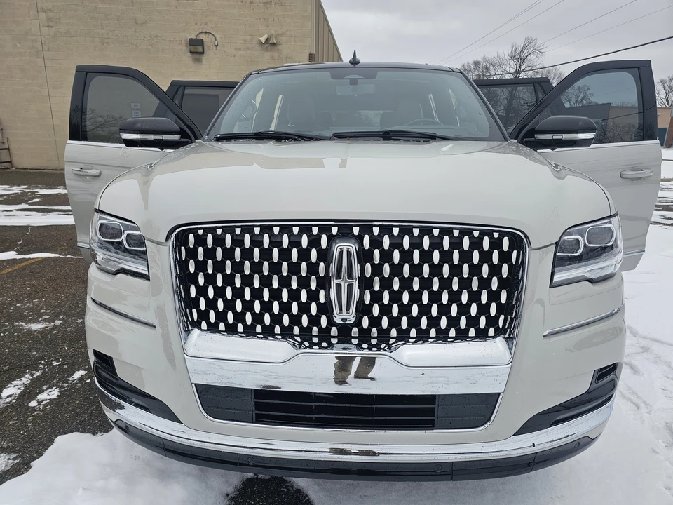 2024 Lincoln Navigator 4th Gen - Image 14 of 21
