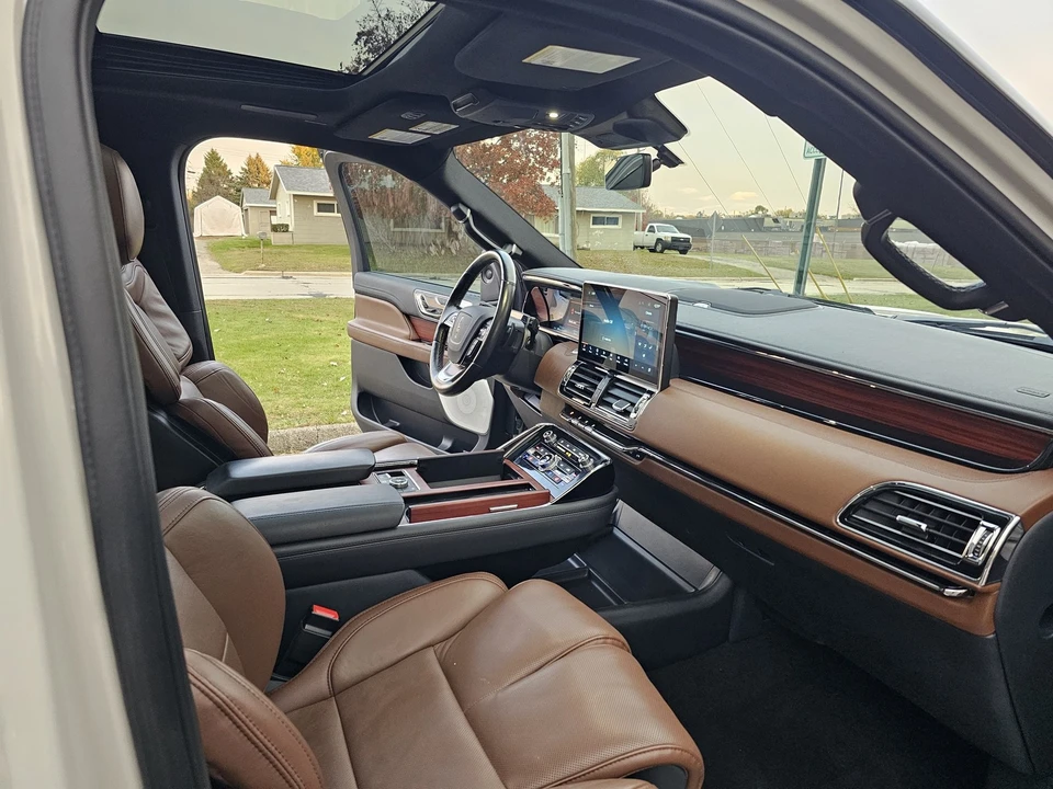2024 Lincoln Navigator 4th Gen - Image 10 of 21