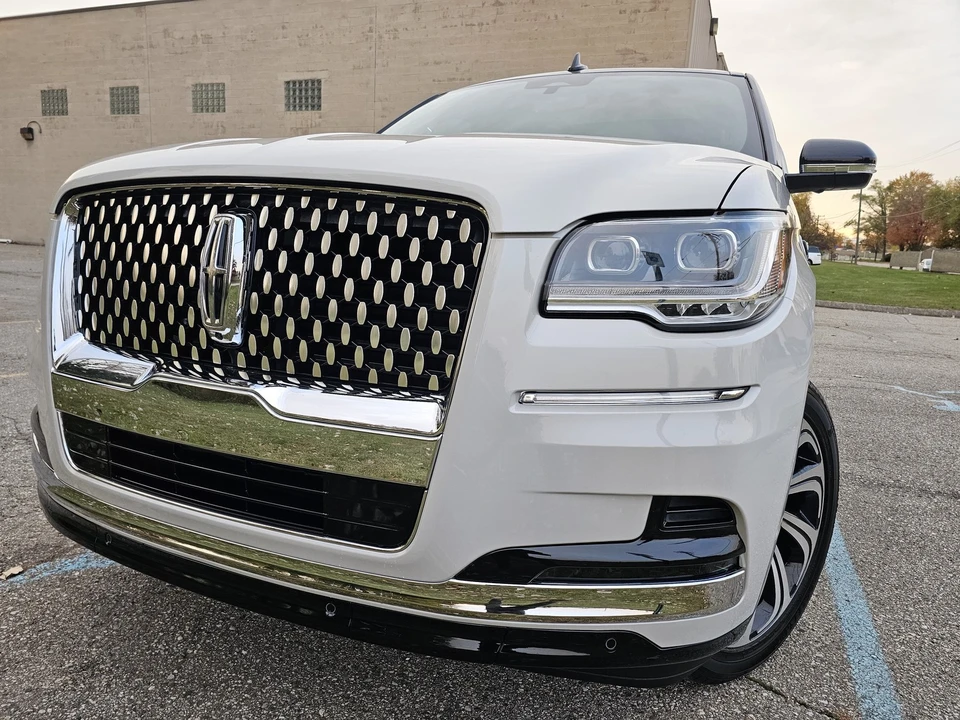 2024 Lincoln Navigator 4th Gen - Image 2 of 21