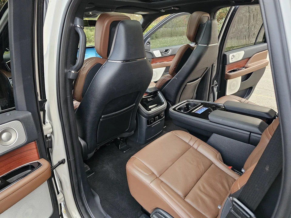 2024 Lincoln Navigator 4th Gen - Image 7 of 21