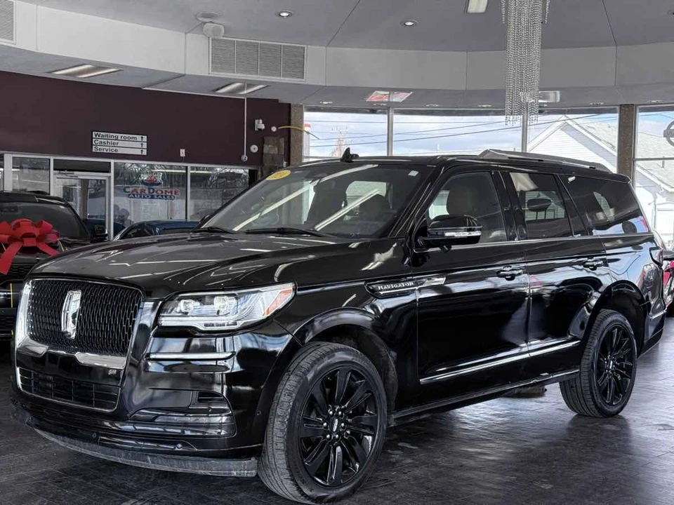 2024 Lincoln Navigator 4th Gen - Image 2 of 31