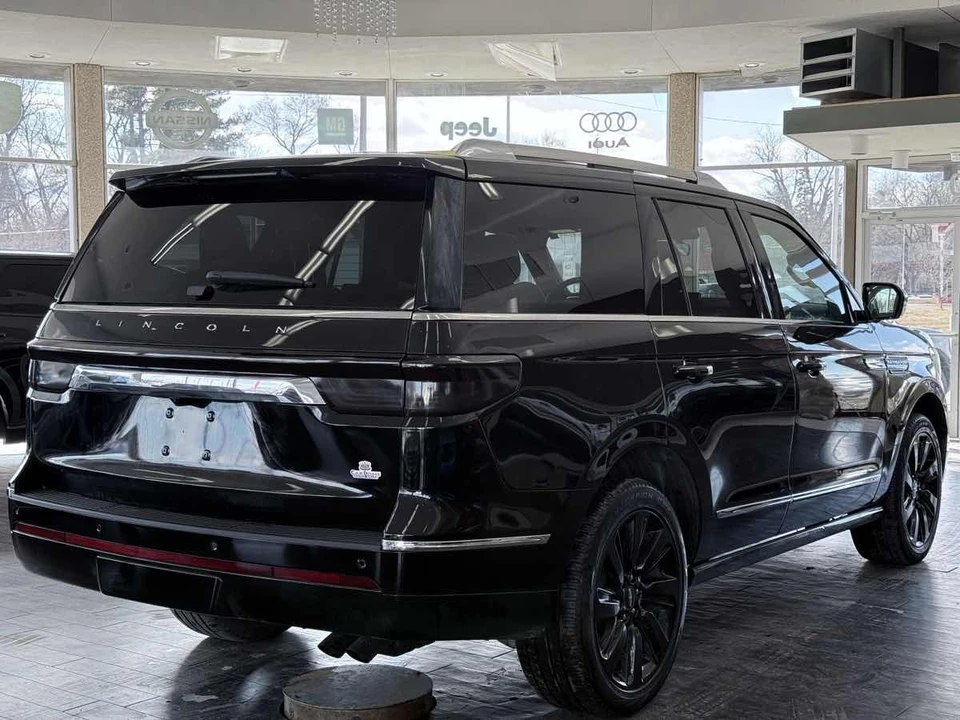 2024 Lincoln Navigator 4th Gen - Image 9 of 21