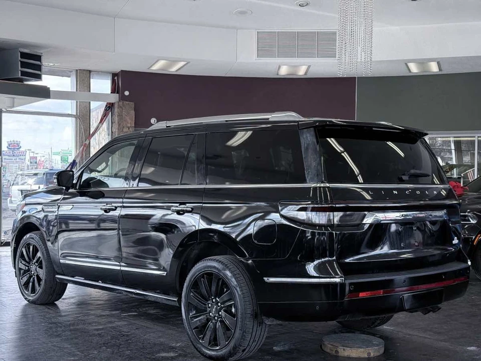 2024 Lincoln Navigator 4th Gen - Image 10 of 31