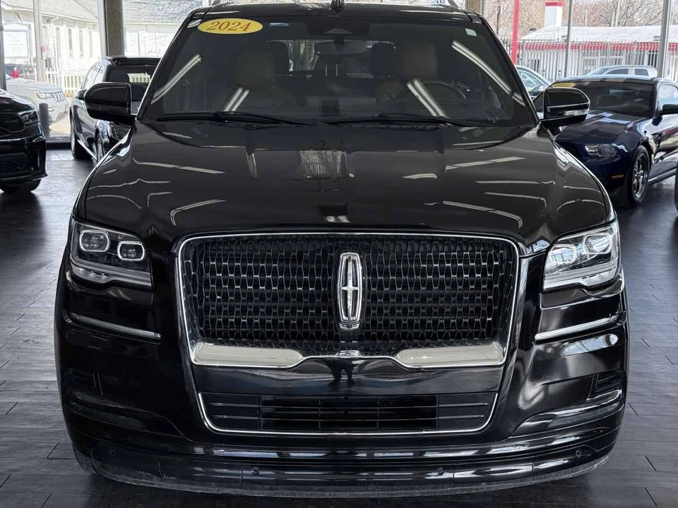 2024 Lincoln Navigator 4th Gen - Image 3 of 31