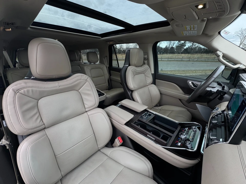 2024 Lincoln Navigator 4th Gen - Image 20 of 21