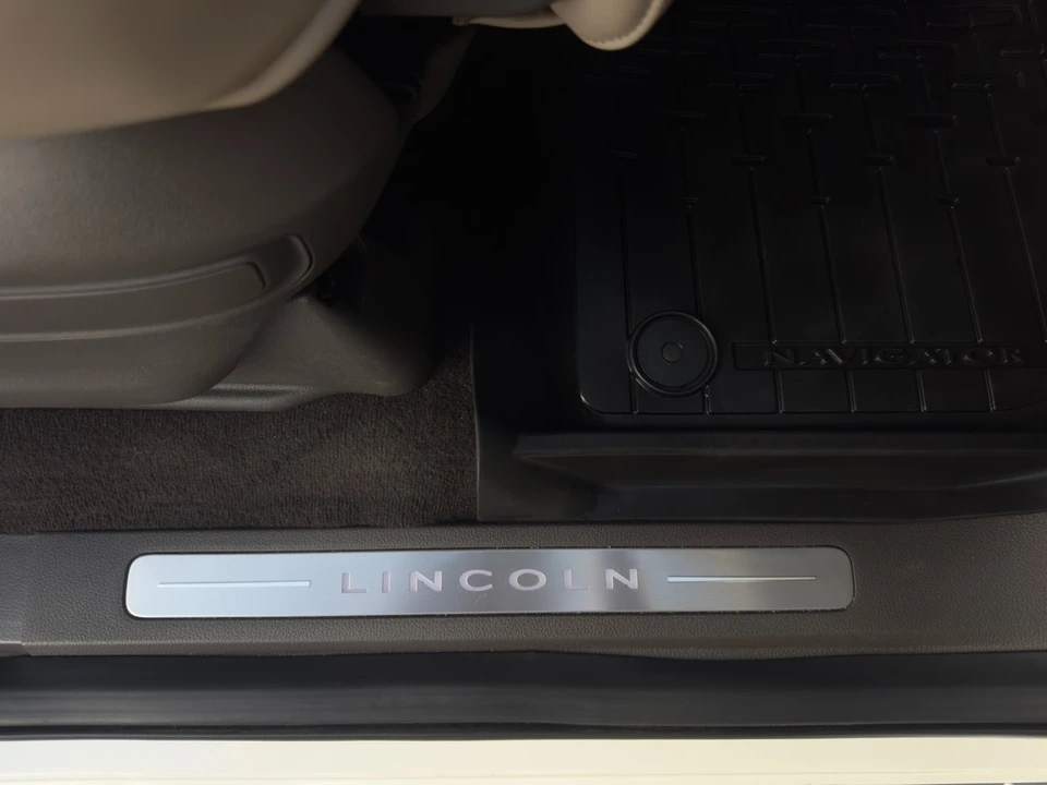2024 Lincoln Navigator 4th Gen - Image 15 of 21