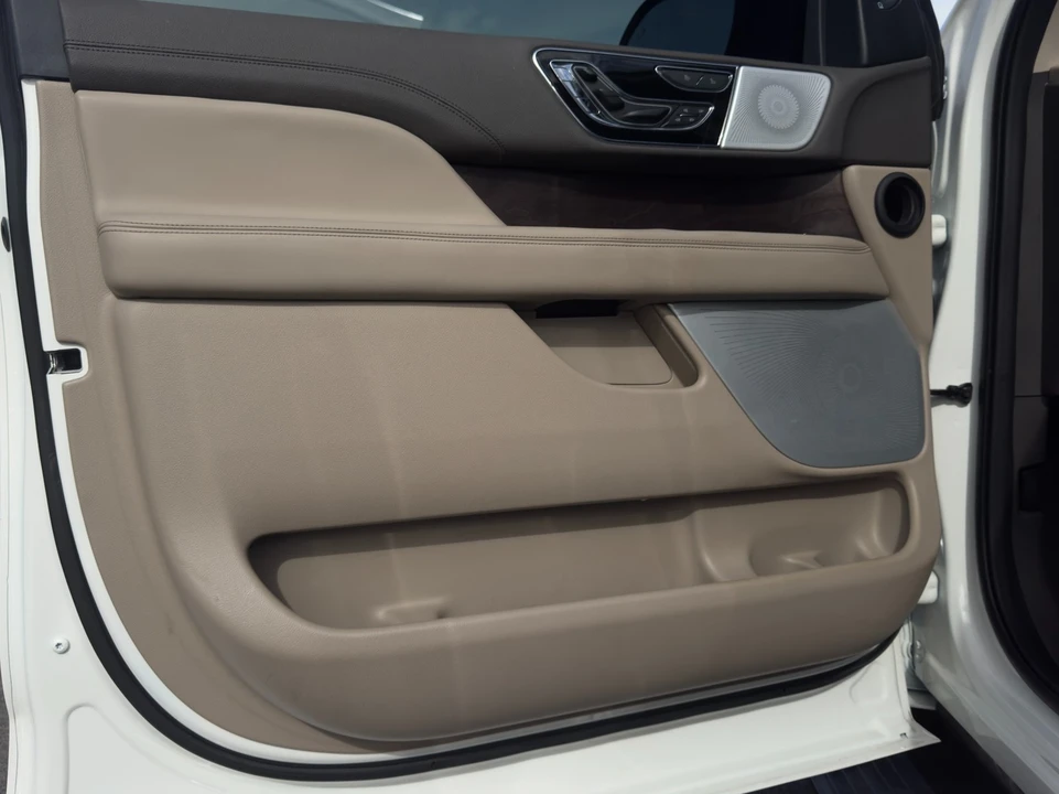 2024 Lincoln Navigator 4th Gen - Image 13 of 21