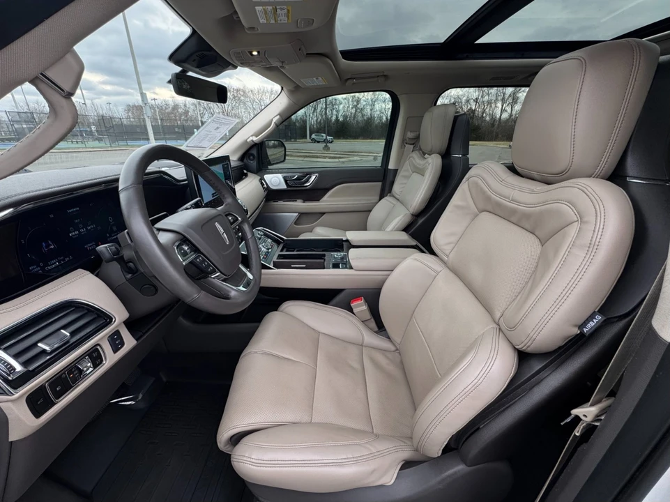 2024 Lincoln Navigator 4th Gen - Image 16 of 21