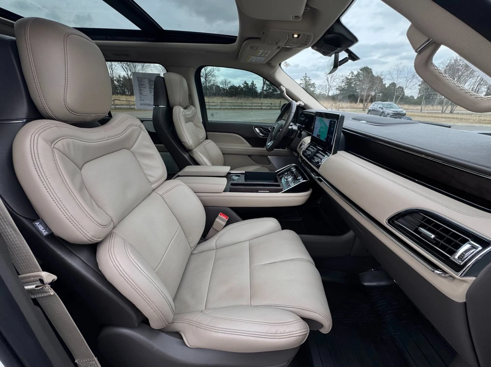 2024 Lincoln Navigator 4th Gen - Image 19 of 21