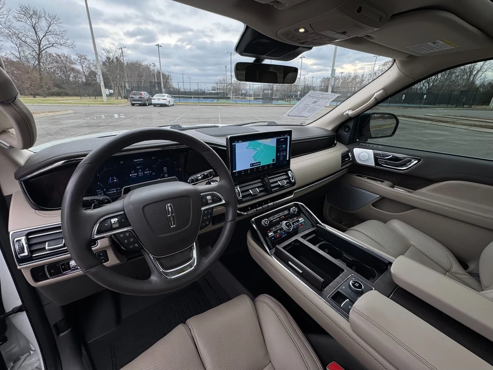 2024 Lincoln Navigator 4th Gen - Image 18 of 21